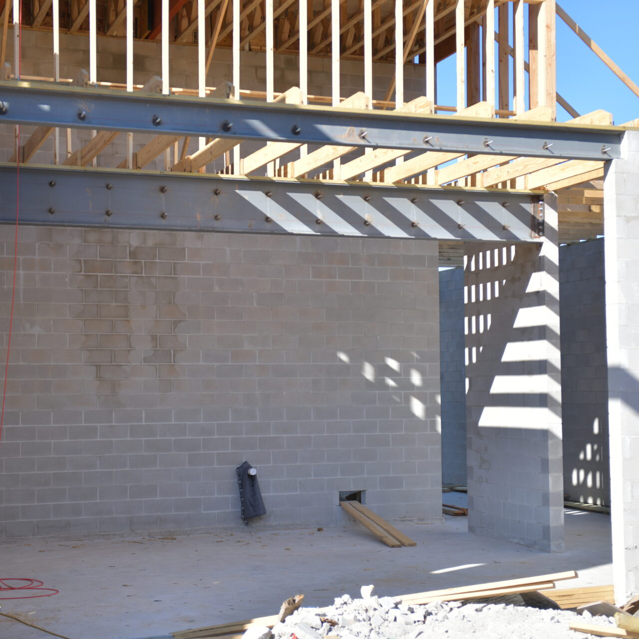 A house under construction with concrete beams and beams.